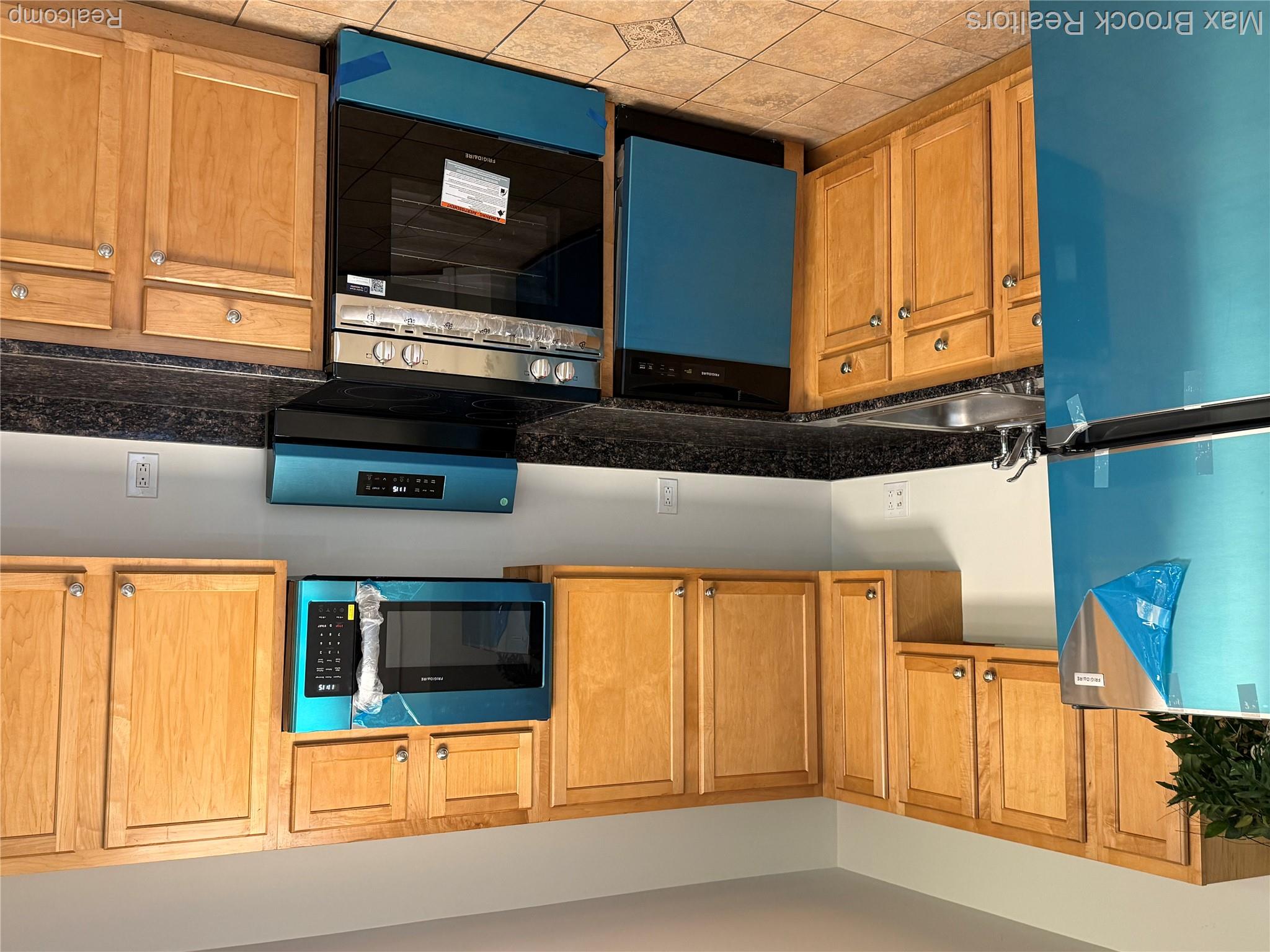 6560 Ridgefield Circle