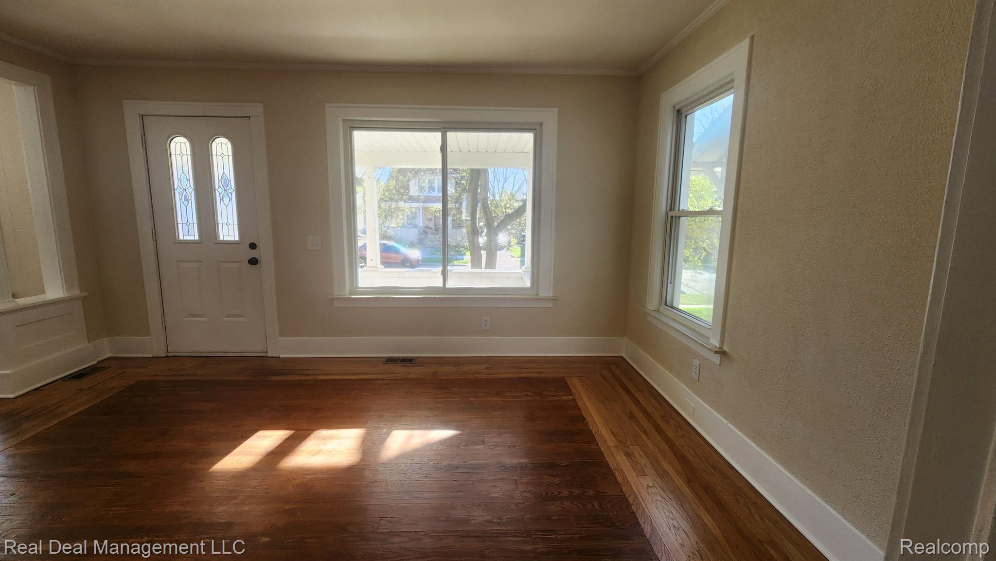43 DWIGHT Avenue