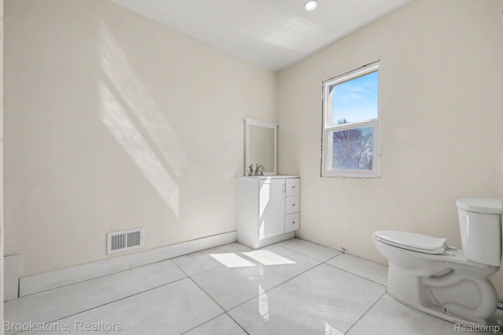 5533 Sheridan Street